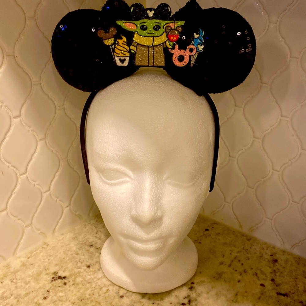 ✨ NWT baby Yoda Sequin Minnie Mouse Ears | Disney